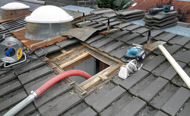 Kriechspeicher- und Dachspeicher-Dämmung - Speicherboden von außen aufgeblasen