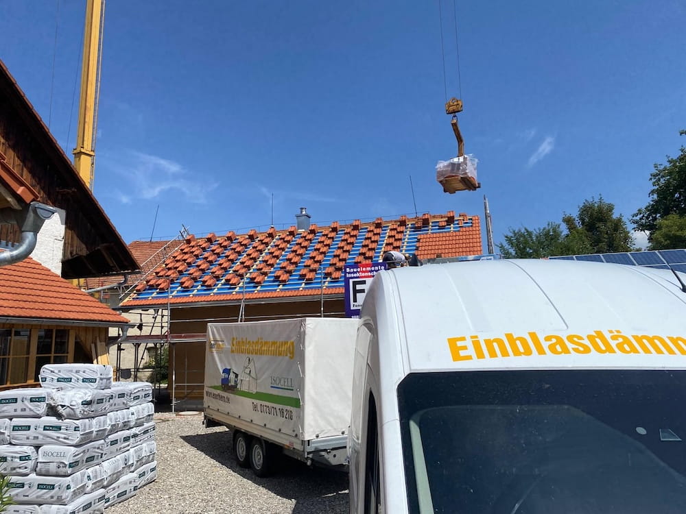 Dämmung von Holzhäusern - Einblasdämmung ohne Lärm und Schmutz mit Enertherm